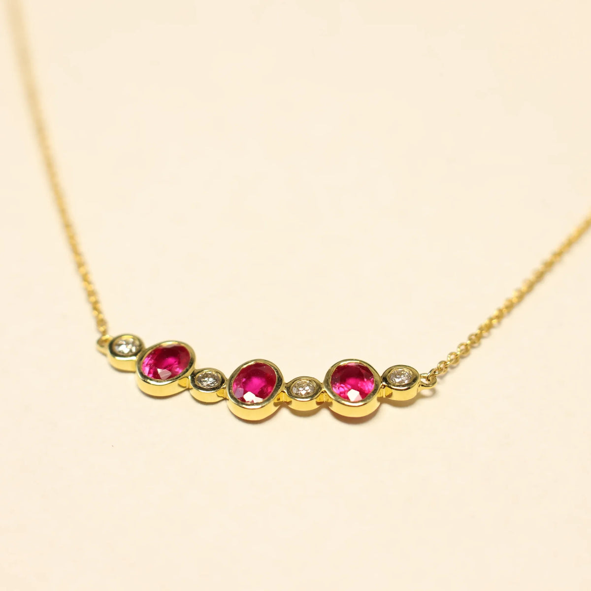 Necklace yellow gold 18 carat brilliant ruby charm 068539RA
