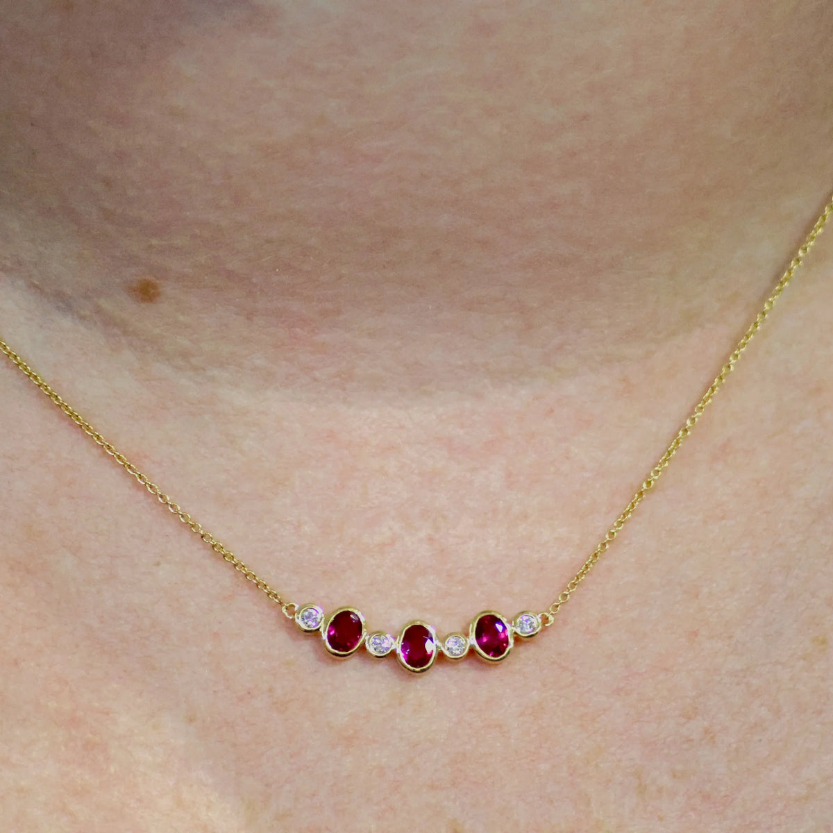 Necklace yellow gold 18 carat brilliant ruby charm 068539RA