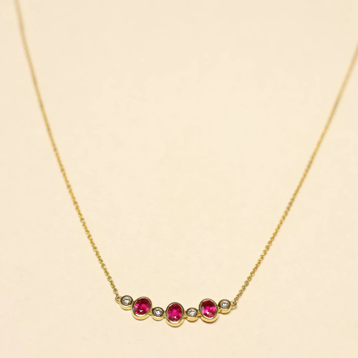 Necklace yellow gold 18 carat brilliant ruby charm 068539RA