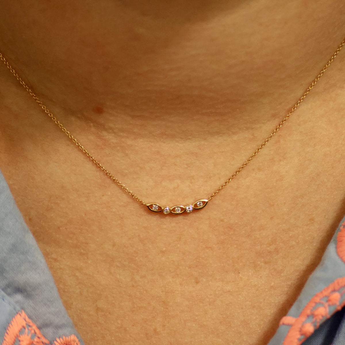 Yellow gold chain brilliant eyes charm 063625A