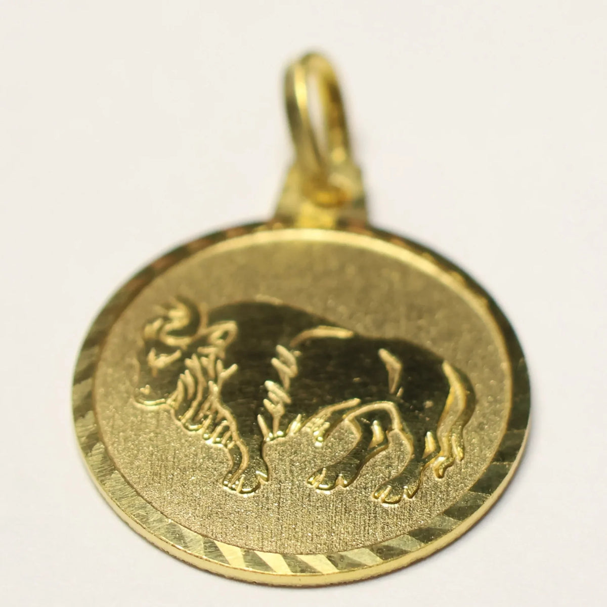 Tresor plaque zodiac sign round pendant Taurus