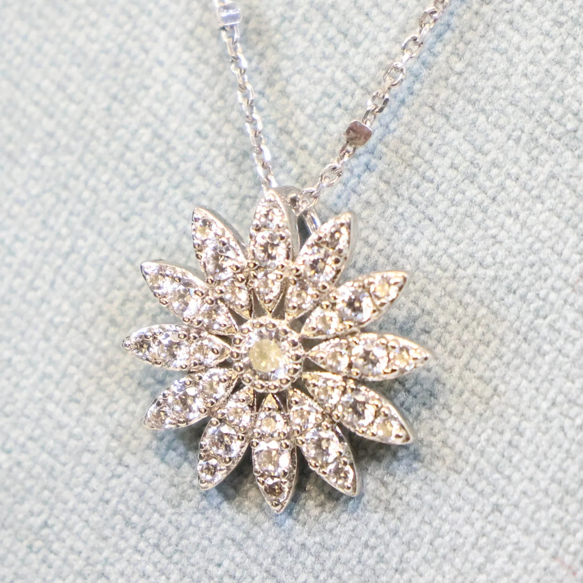 Naiomy silver necklace ladies sunflower zirconia pendant N0F52