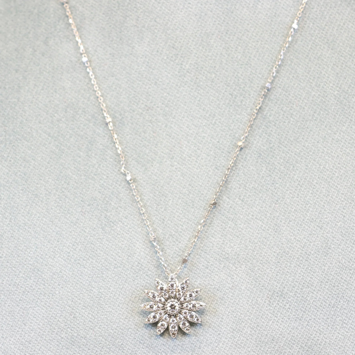 Naiomy silver necklace ladies sunflower zirconia pendant N0F52