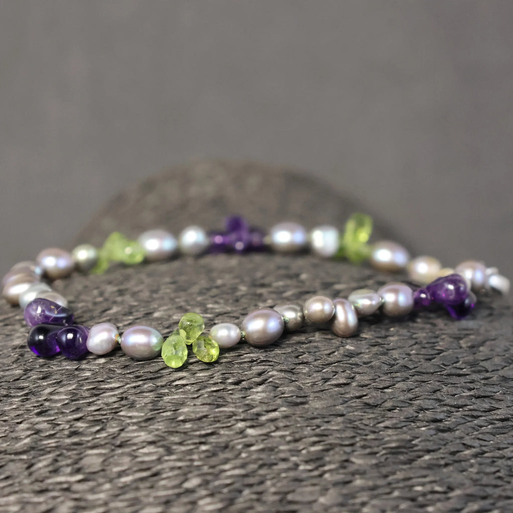 Semi-precious stone amethyst, peridot and pearls bracelet with silver clasp W9084/2