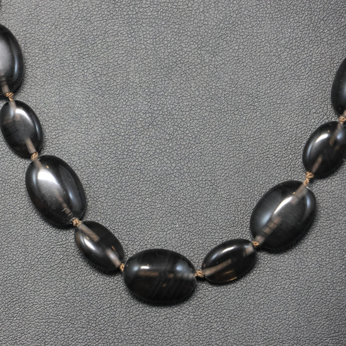 Semi-precious stone Obsidian Necklace with silver clasp 00610545