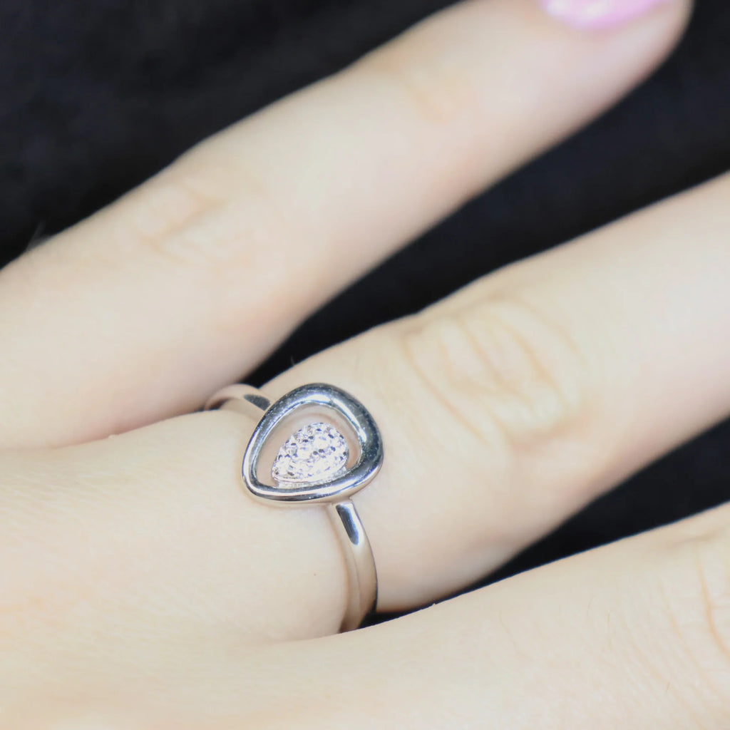 Naiomy silver ring with zirconia and drop shape N5D51