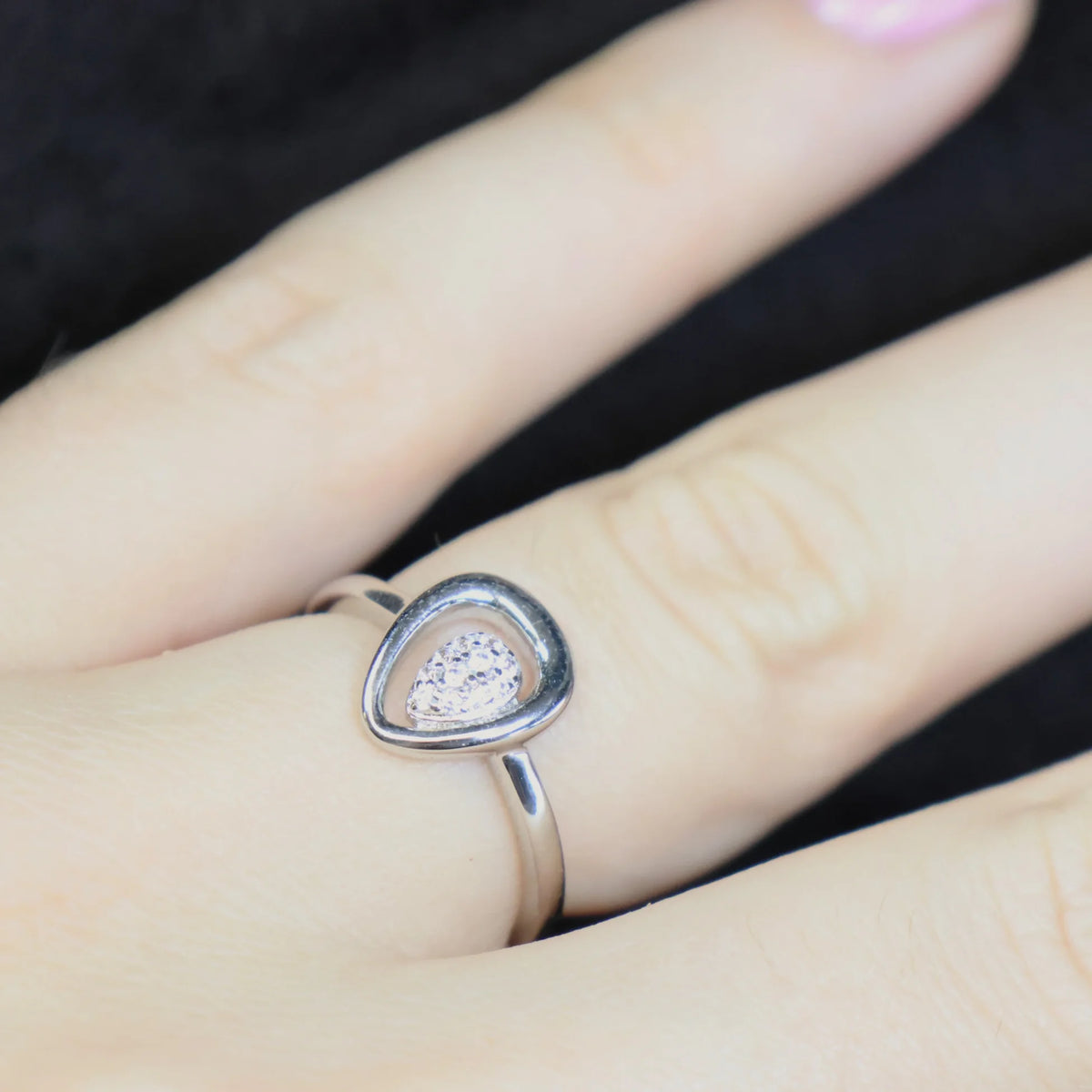 Naiomy silver ring with zirconia and drop shape N5D51
