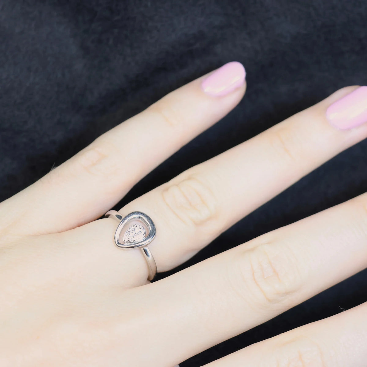 Naiomy silver ring with zirconia and drop shape N5D51