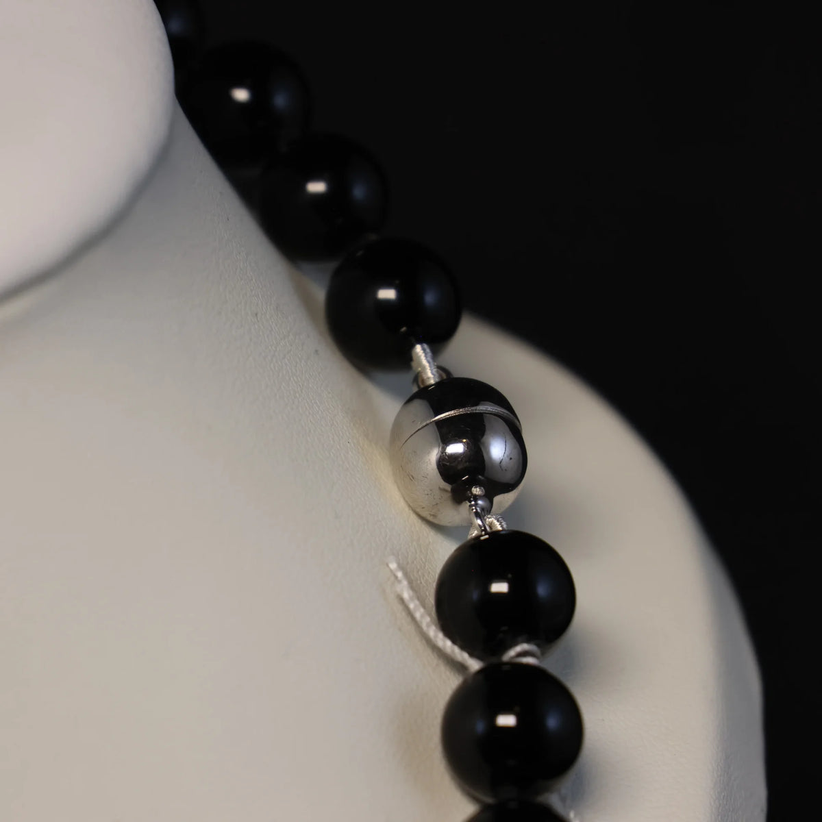 Semi-precious stone Onyx Necklace with silver magnetic clasp 00235201/b