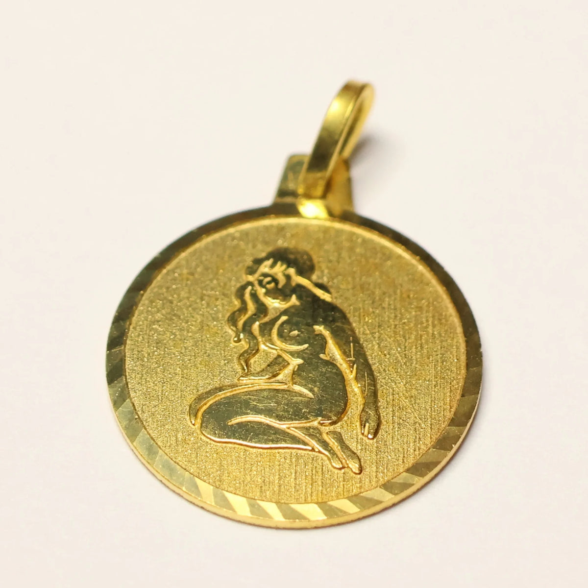 Tresor plaque zodiac sign round pendant mermaid