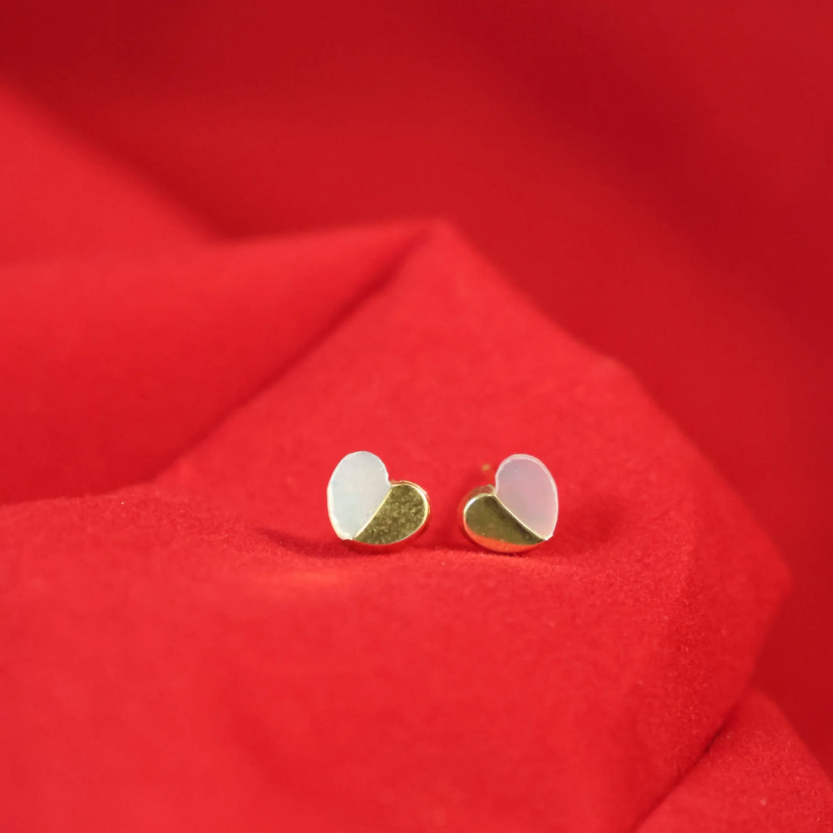 18 carat gold heart earrings with mother of pearl 064542