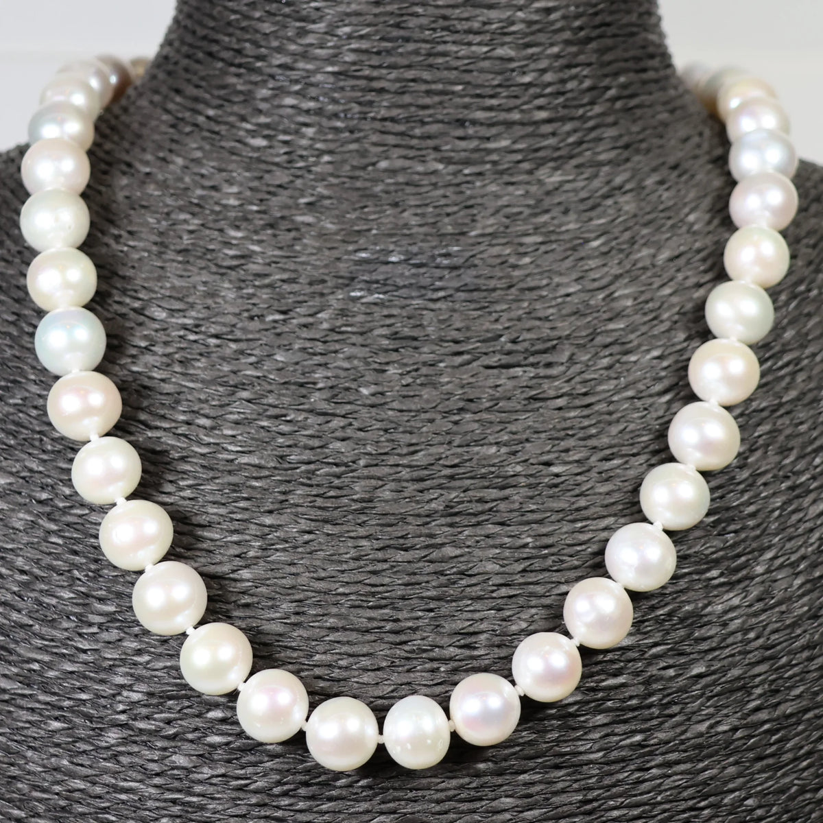 Pearl necklace 46cm 18 carat yellow gold ball clasp 11mm freshwater pearl